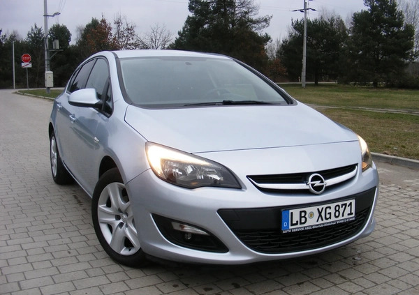 Opel Astra cena 34500 przebieg: 81000, rok produkcji 2014 z Tarnobrzeg małe 596